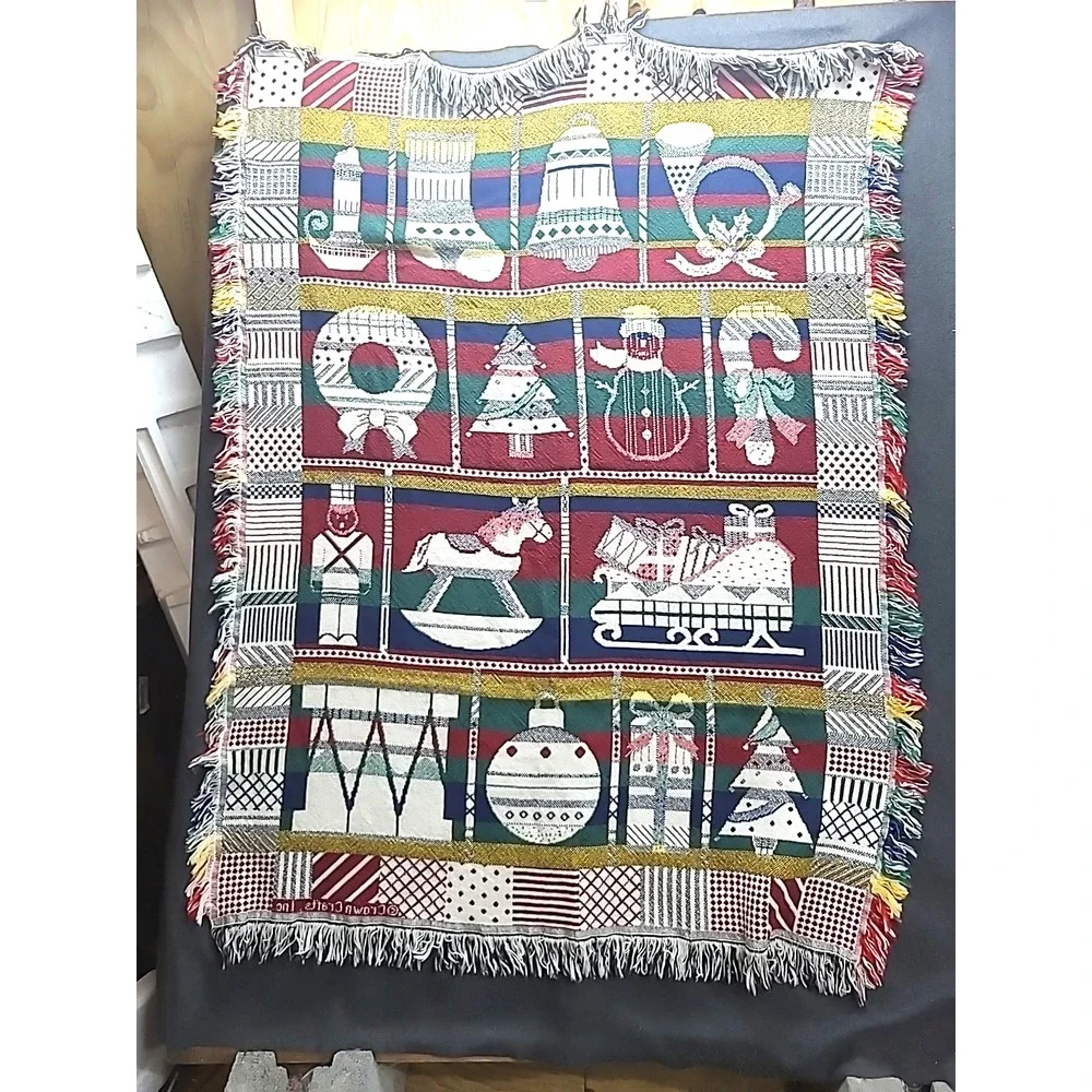 Crown Crafts Vintage Christmas Throw Wall Hanging Sofa Throw Cream 60x42‎